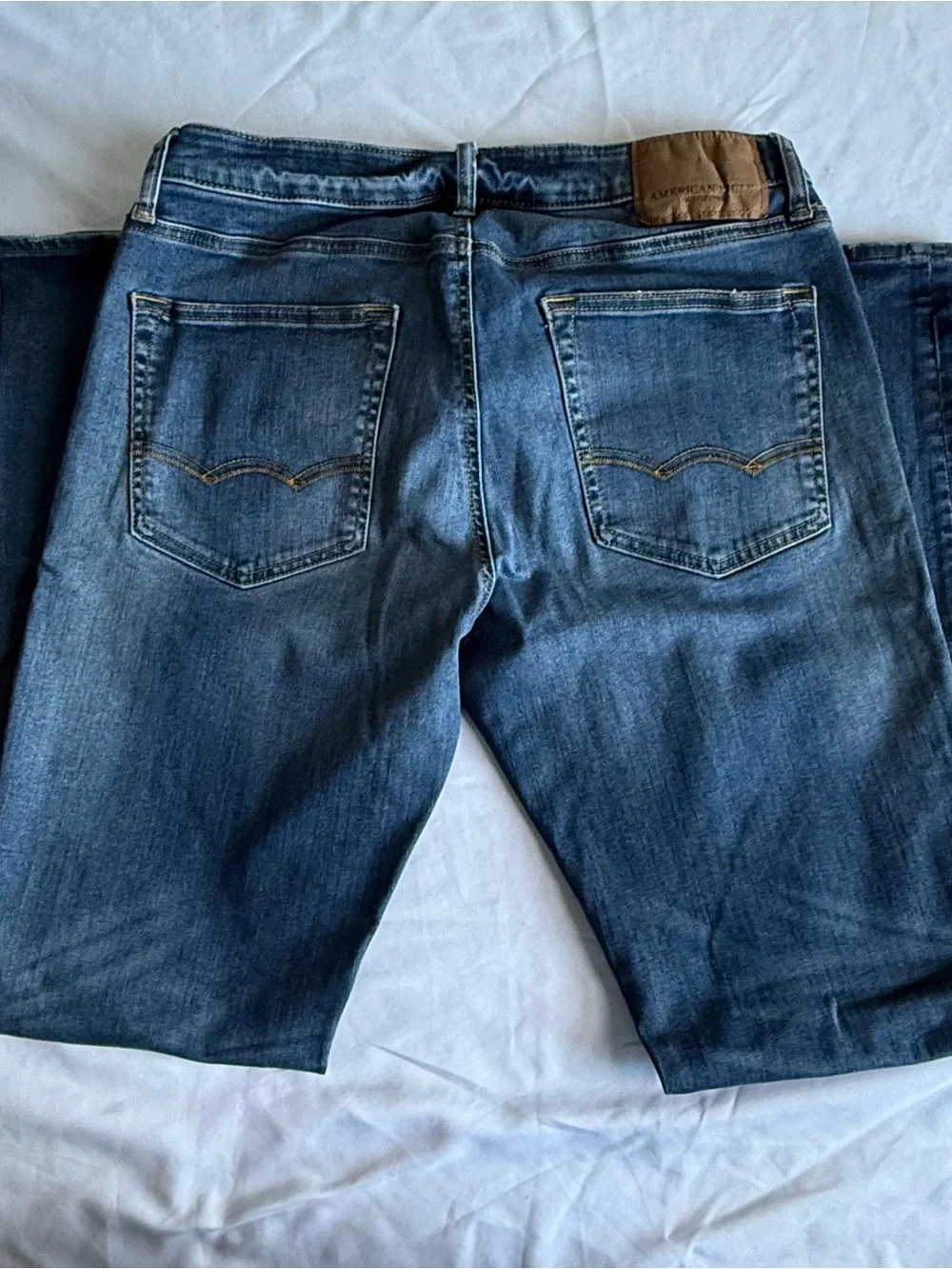 Men’s Classic Medium Wash Slim Straight Leg Jeans